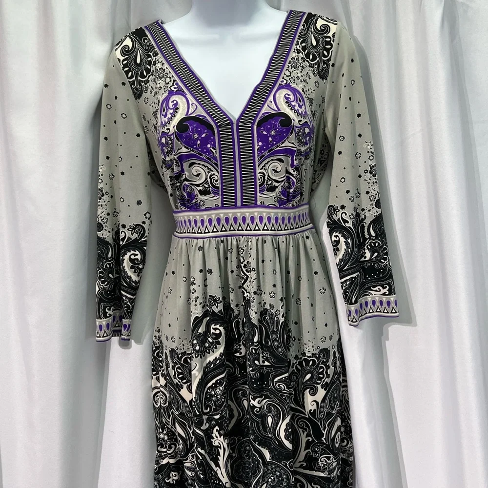 ECI New York Grey, White, Purple and Black Paisley V-neck Long Sleeve Dress - SM - Picture 2 of 10